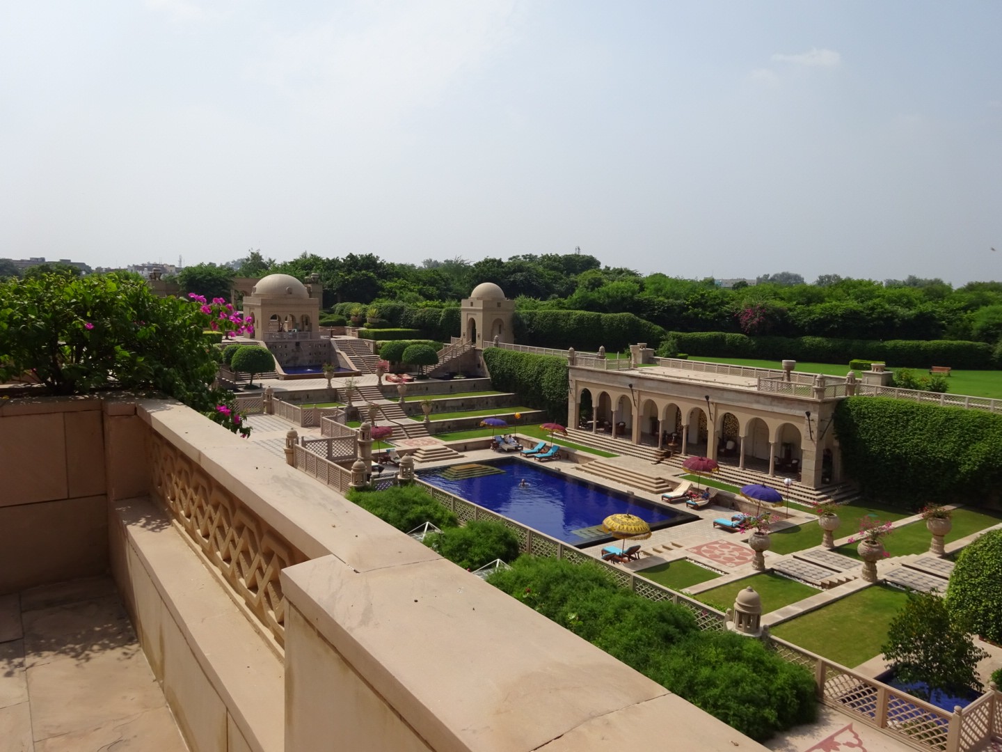 You are currently viewing Choosing a Luxury Hotel in Agra with Views of the Taj Mahal