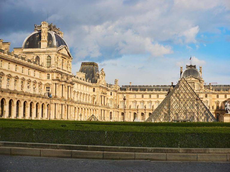 Louvre, Paris, not to miss highlights in and around Paris