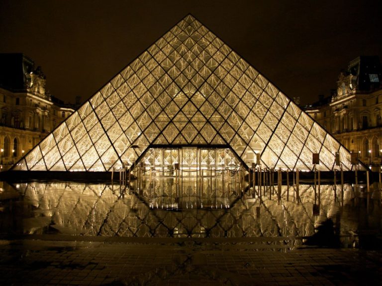 Louvre, Paris, pyramid