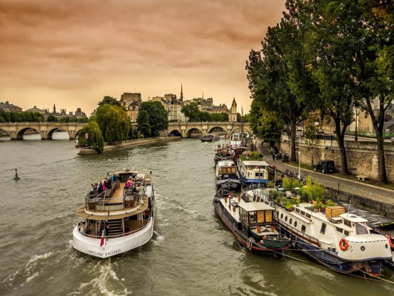 Seine River, not to miss highlights in and around Paris