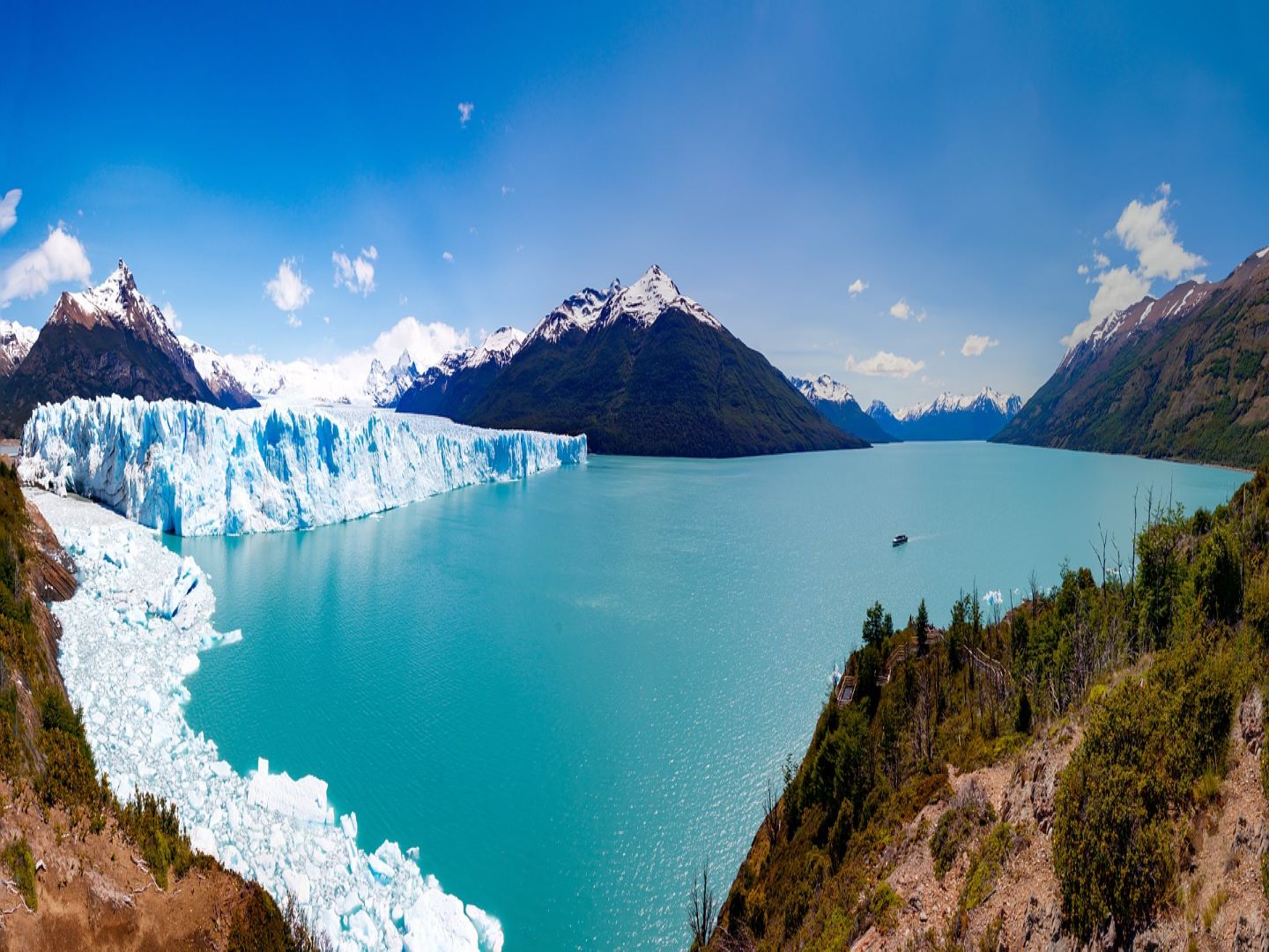 Read more about the article Perito Moreno Glacier:  A Bucket List Adventure
