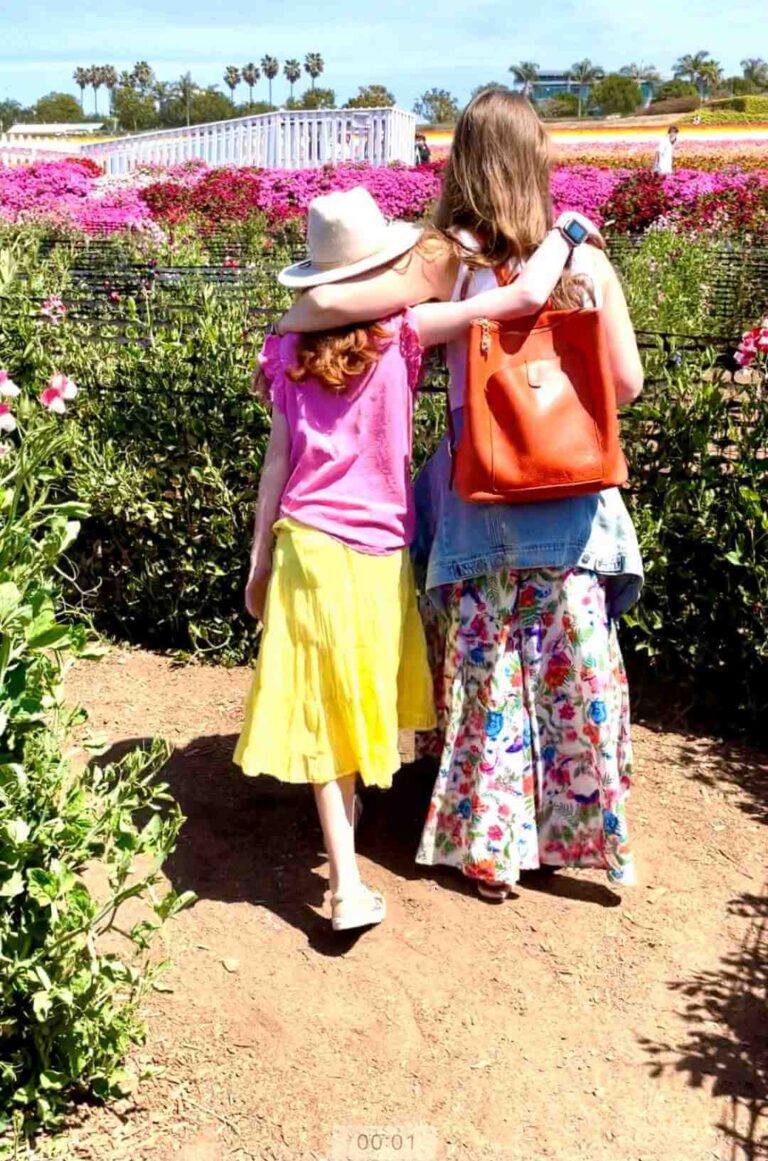 mother and daughter at the sweet pea maze at the flower fields in Carlsbad