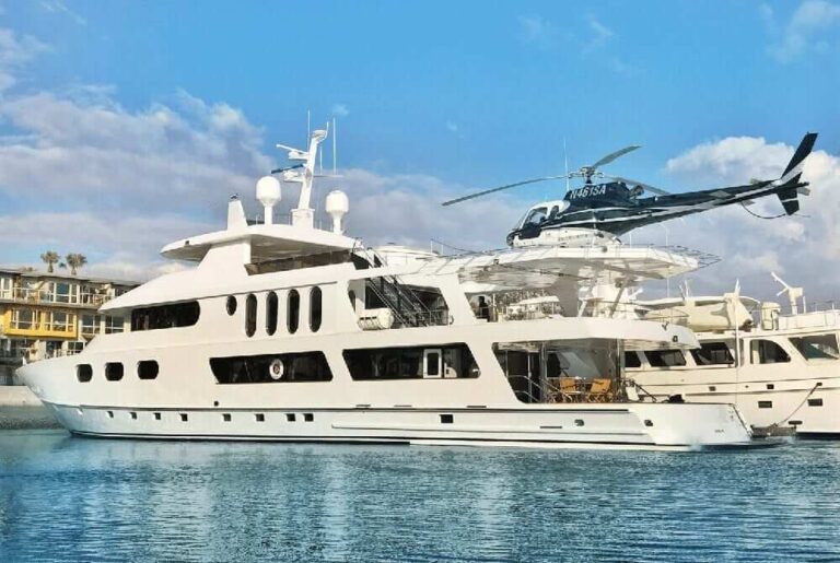 mega yacht, power boat, helicopter, super yacht, yacht in marina del rey, luxurious activities in Los Angeles