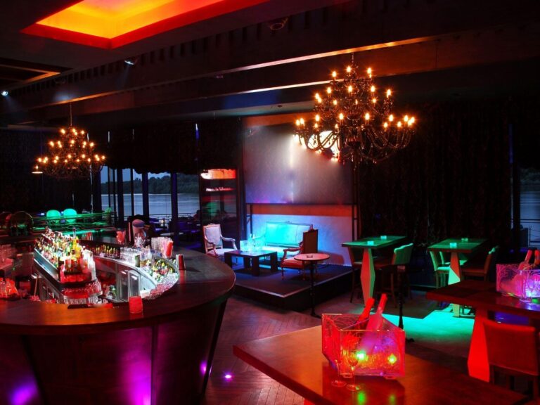 Bar, nightclub, Luxurious activities in Los Angeles
