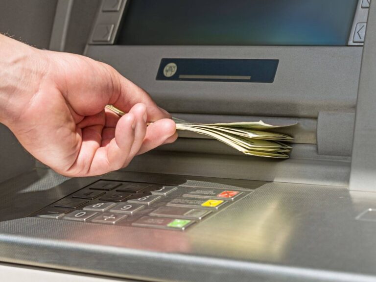 Taking money from an ATM, Travel safety tips
