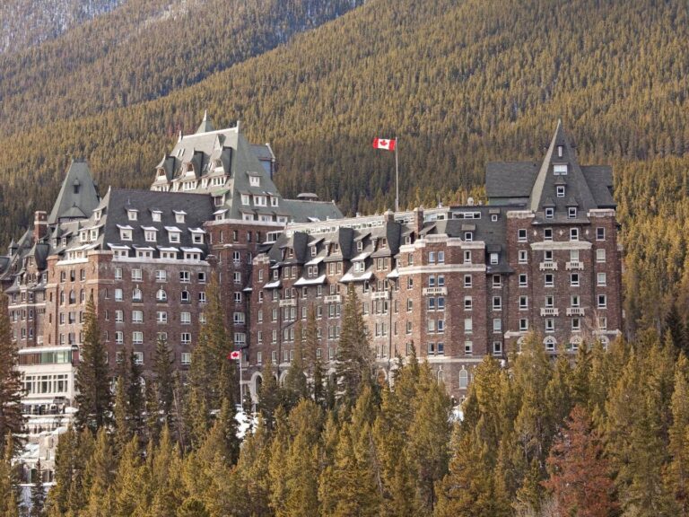 Fairmont Banff Springs Hotel, 4 day lake Louise itinerary, castle in the rockies