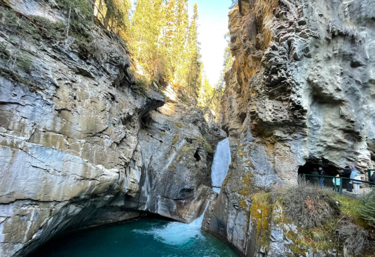 Johnston Canyon, The best 4 day Lake Louise itinerary