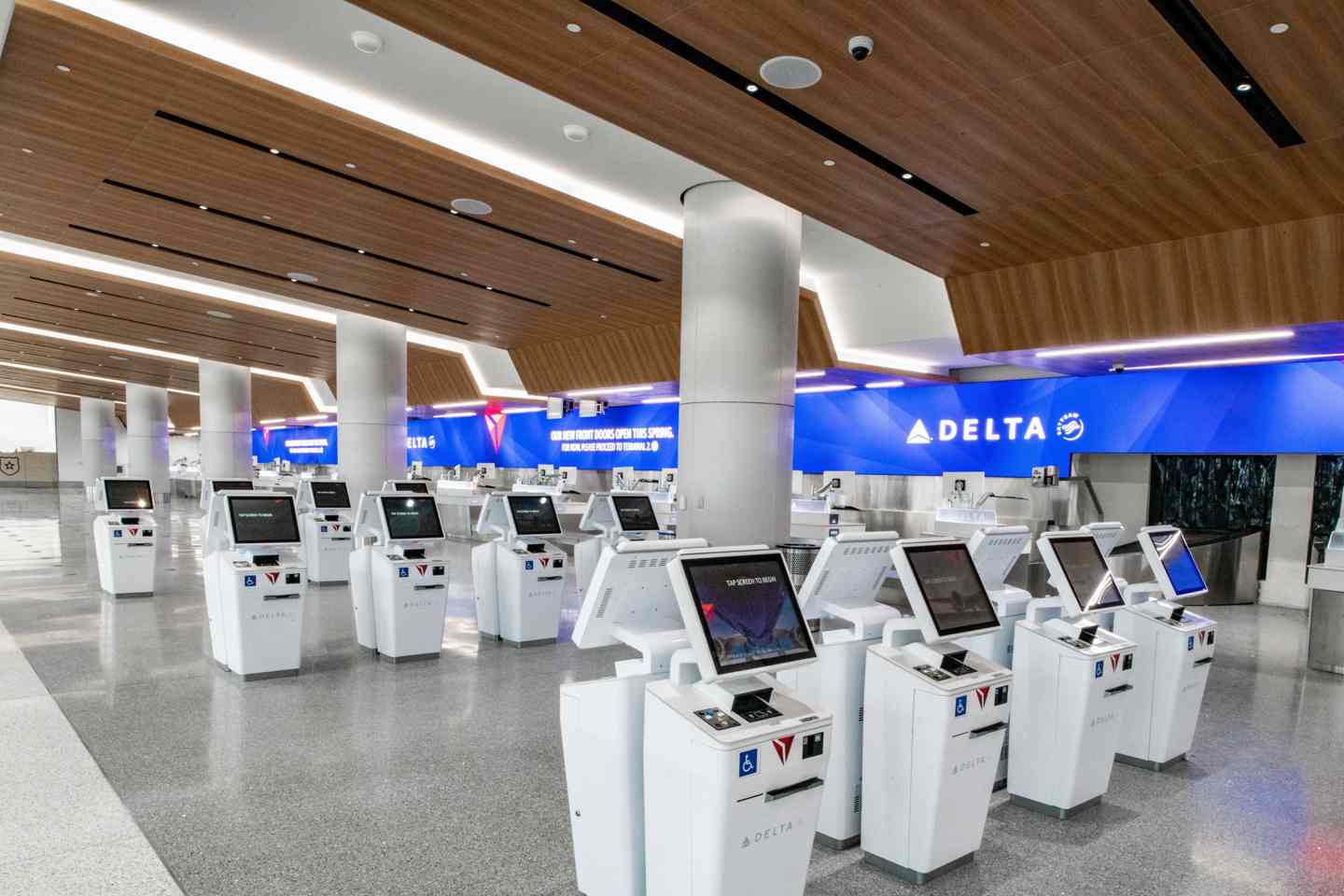 Big Changes At The Delta Air Lines LAX Terminal The Trav Nav   Delta Airlines Kiosks At LAX 