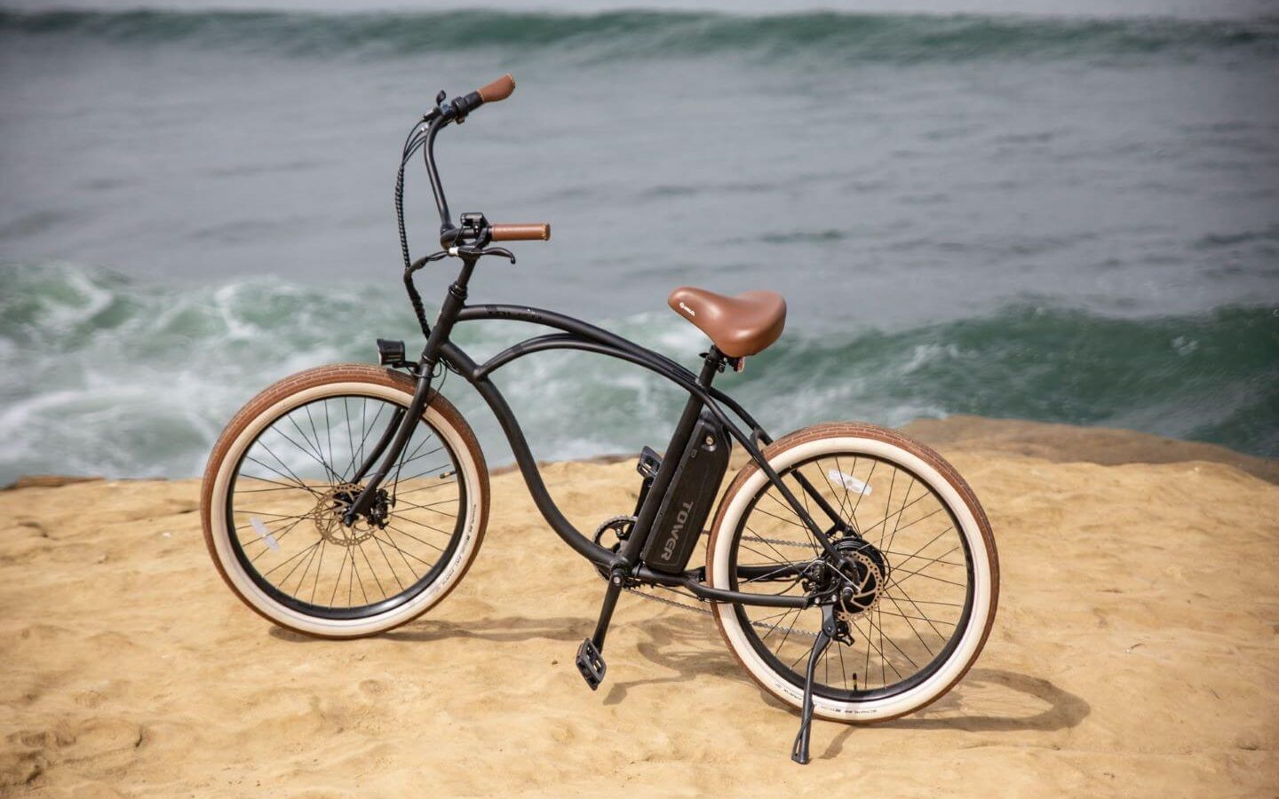 bike on the beach in Carlsbad with the ocean behind